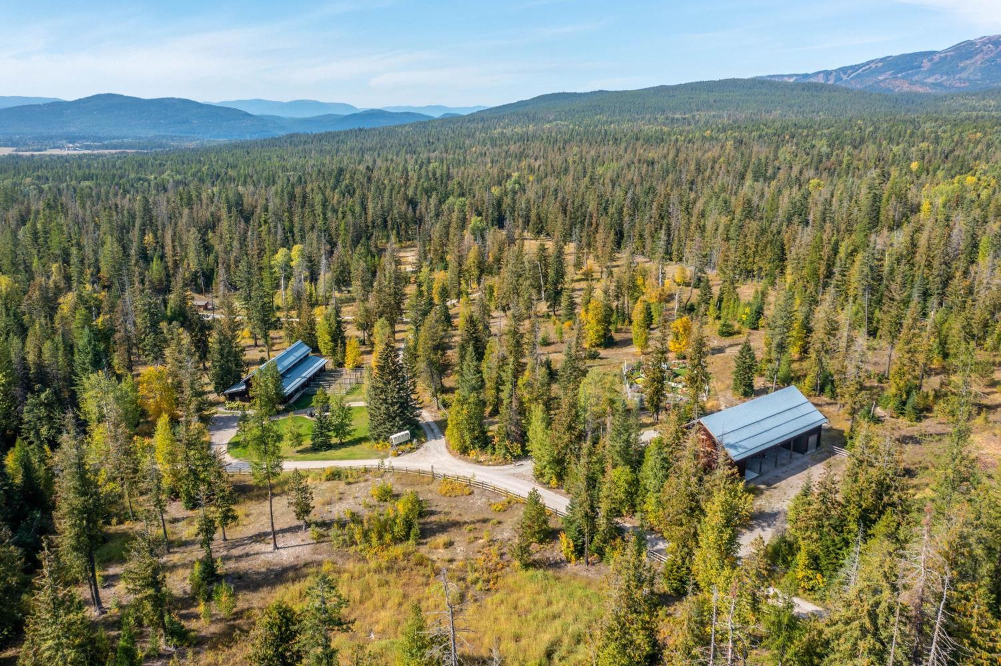 The Stalls At Whitefish Exteriör bild