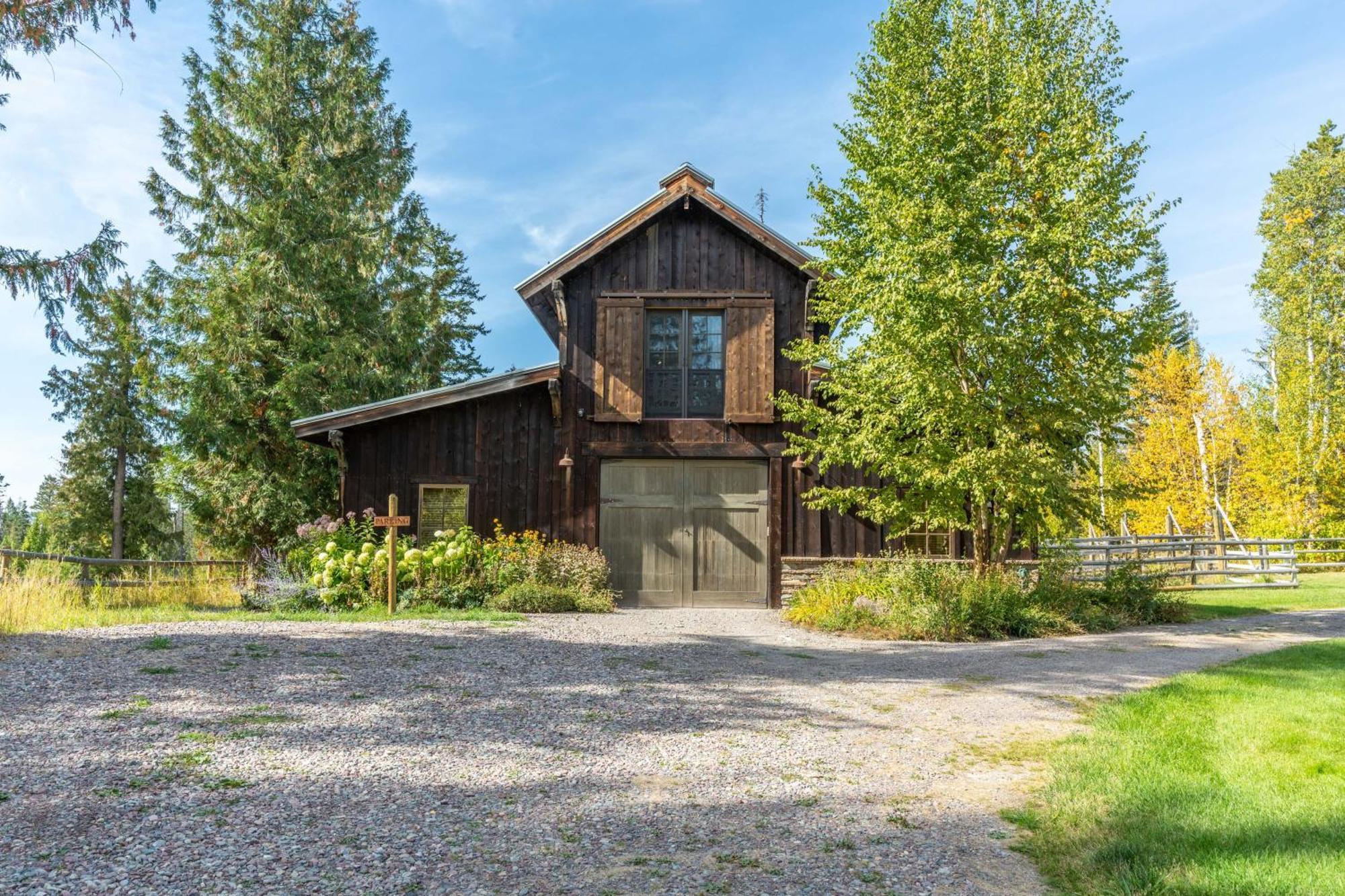 The Stalls At Whitefish Exteriör bild