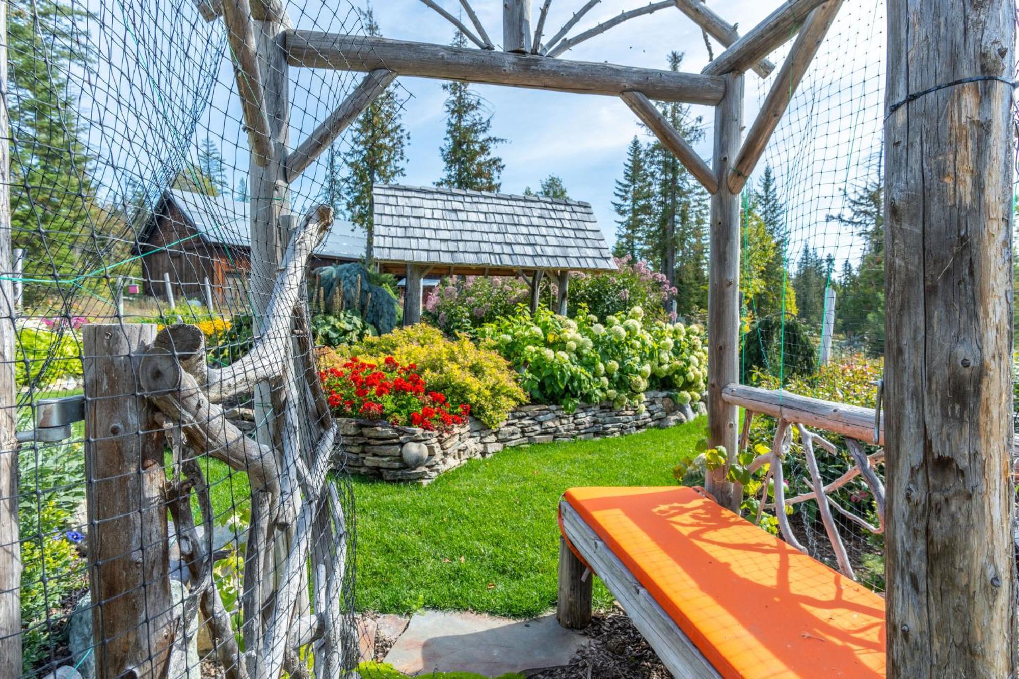 The Stalls At Whitefish Exteriör bild