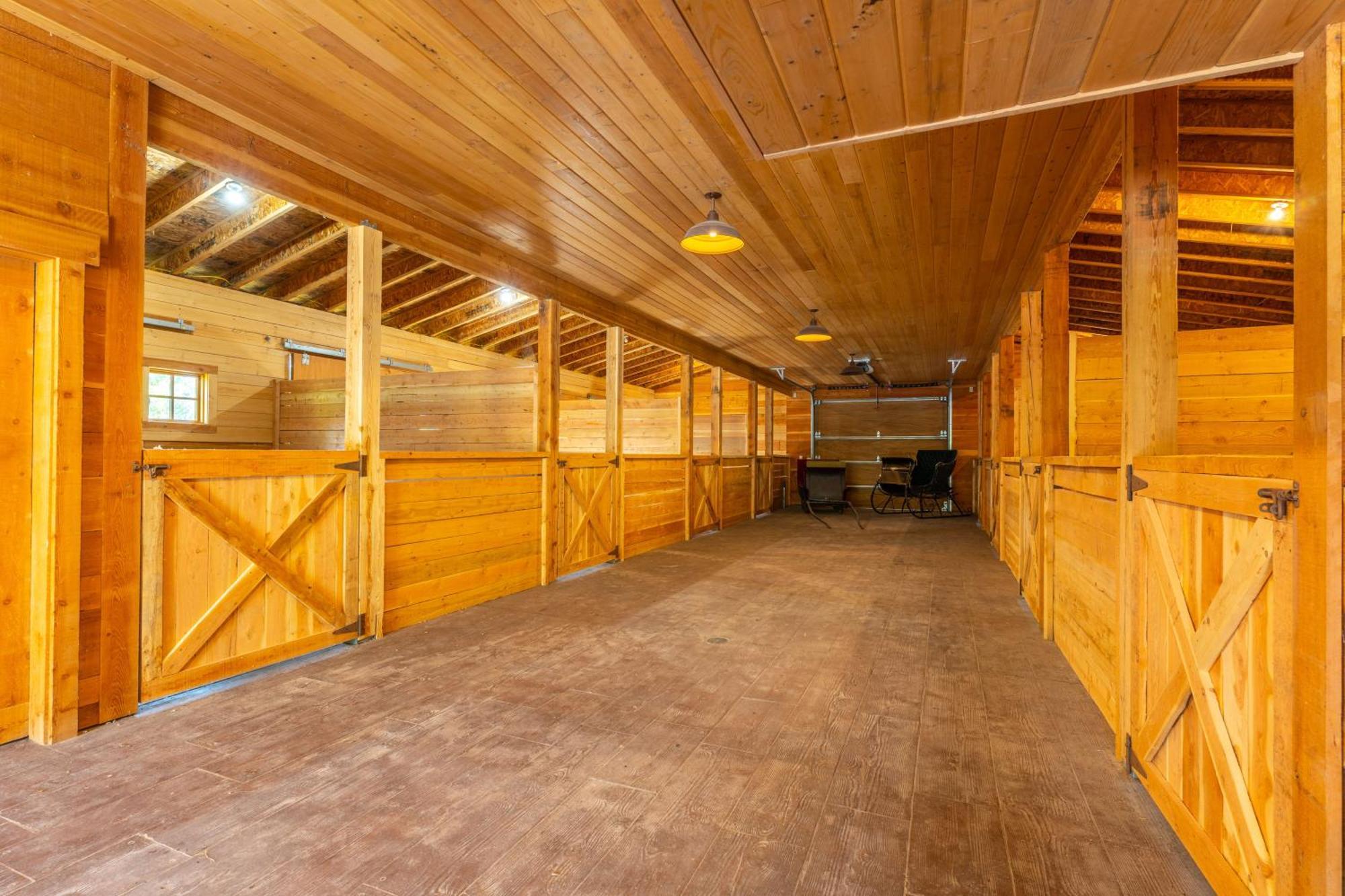 The Stalls At Whitefish Exteriör bild